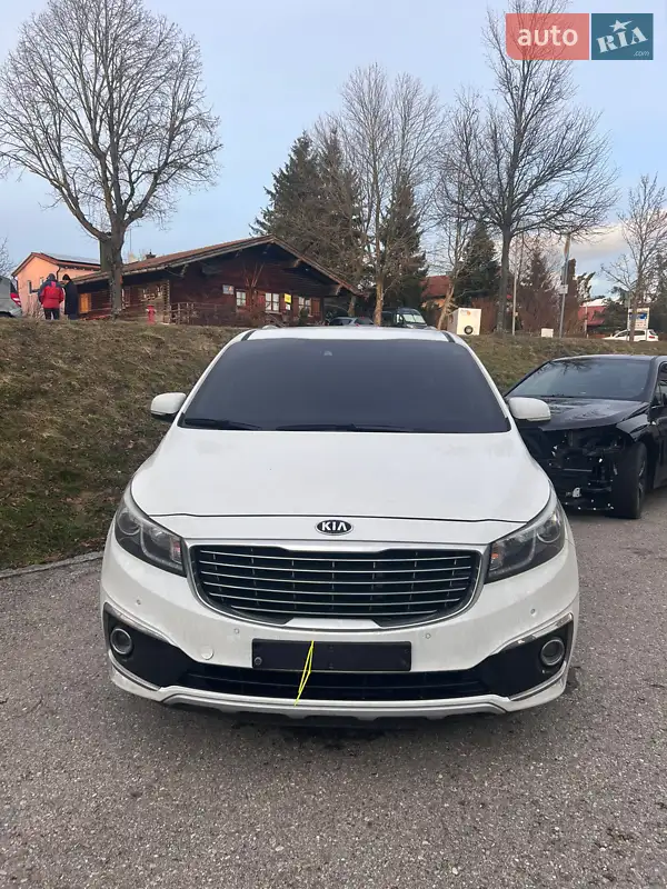 Мінівен Kia Carnival 2015 в 