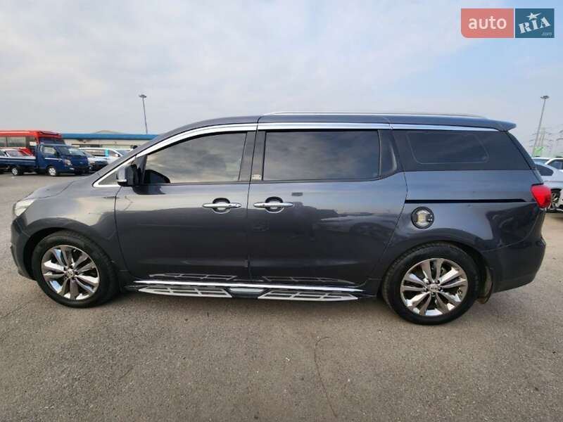 Минивэн Kia Carnival 2016 в Доброполье