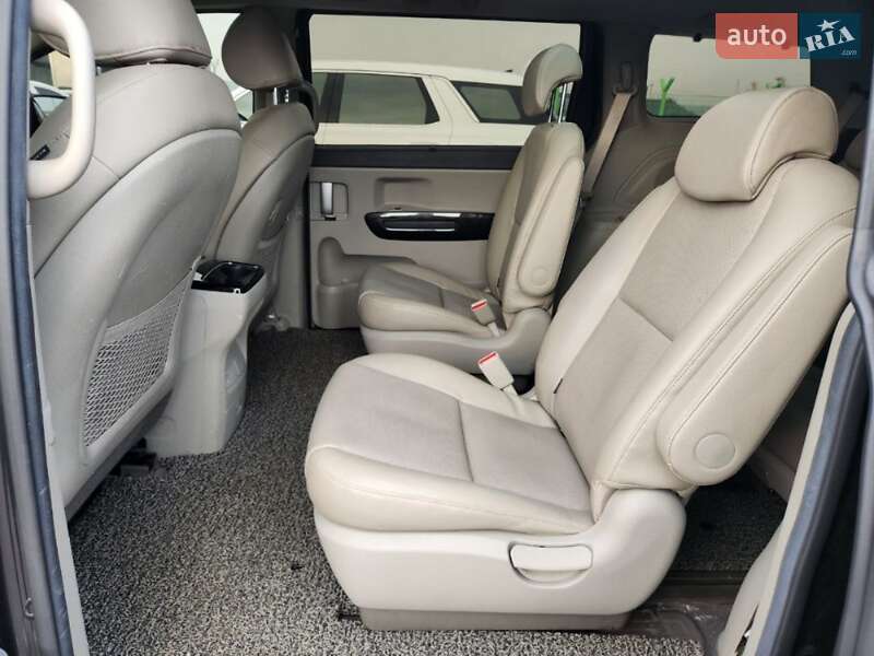 Минивэн Kia Carnival 2016 в Доброполье