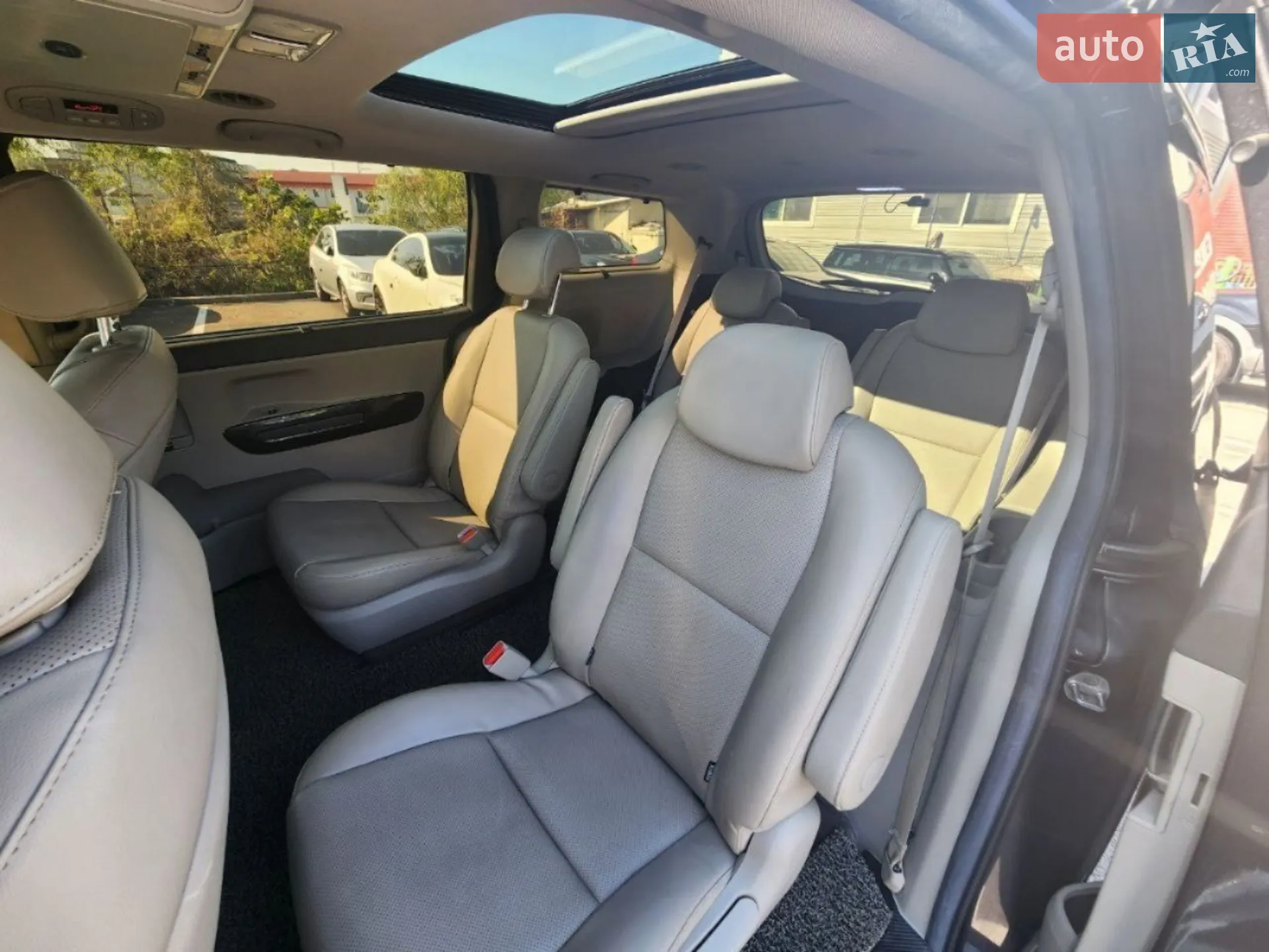 2016 Kia Carnival - мініатюра 30