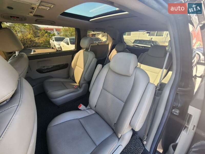 Минивэн Kia Carnival 2016 в Доброполье