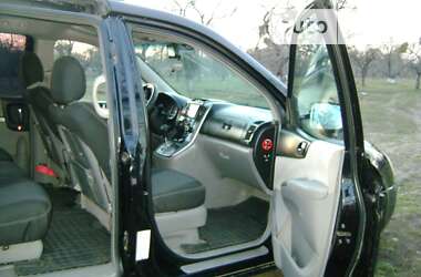 Мінівен Kia Carnival 2007 в Вінниці