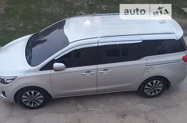 Минивэн Kia Carnival 2014 в Умани