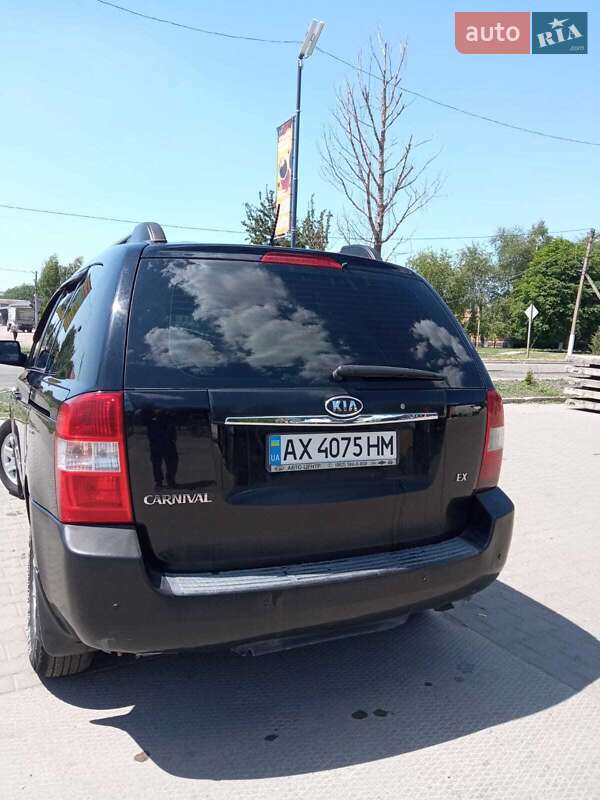 Минивэн Kia Carnival 2008 в Первомайске