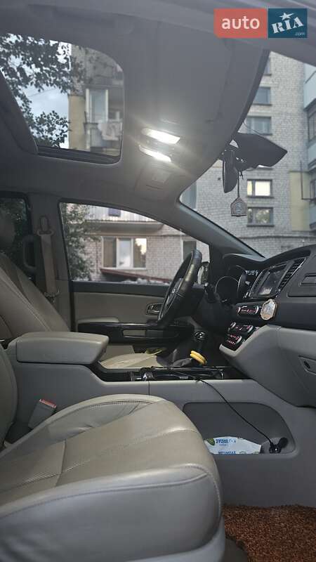 Минивэн Kia Carnival 2014 в Житомире