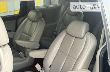 Минивэн Kia Carnival 2014 в Житомире