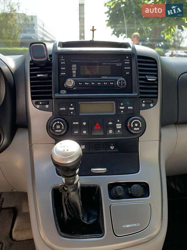 Минивэн Kia Carnival 2006 в Черновцах