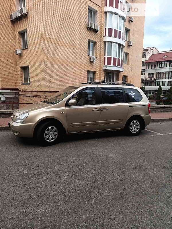 Мінівен Kia Carnival 2008 в Києві