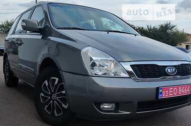 Минивэн Kia Carnival 2012 в Ровно