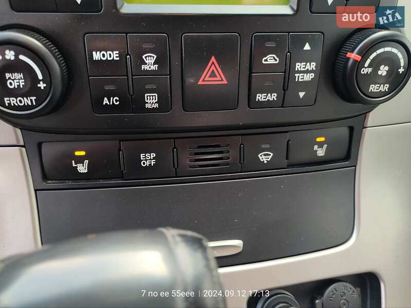 Мінівен Kia Carnival 2012 в Рівному