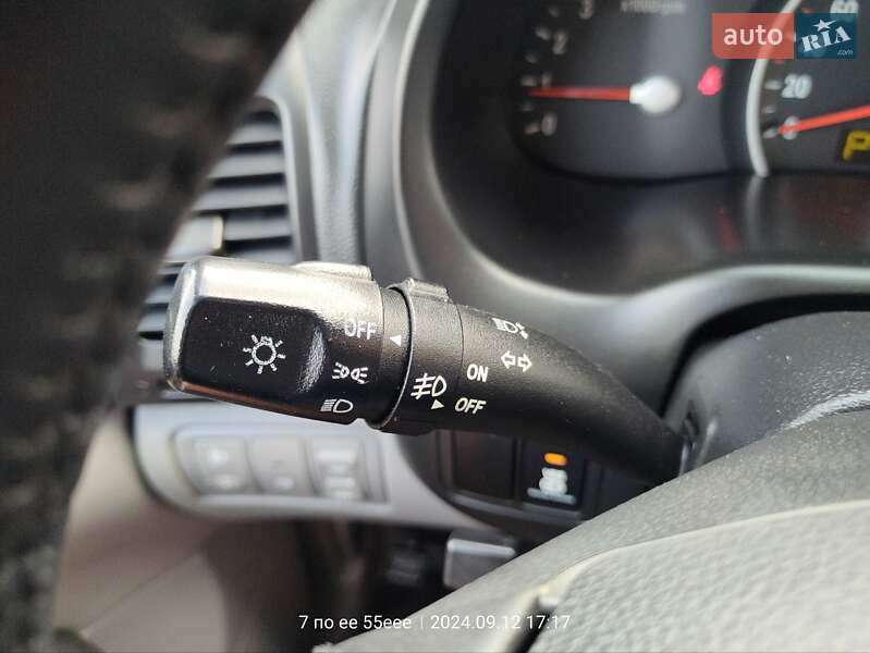 Мінівен Kia Carnival 2012 в Рівному