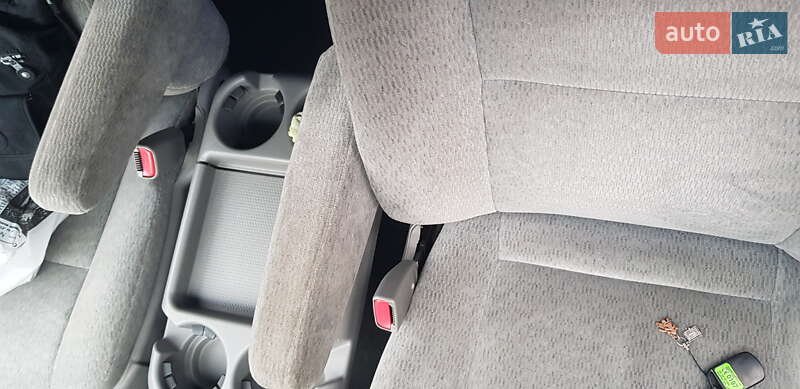 Мінівен Kia Carnival 2004 в Одесі