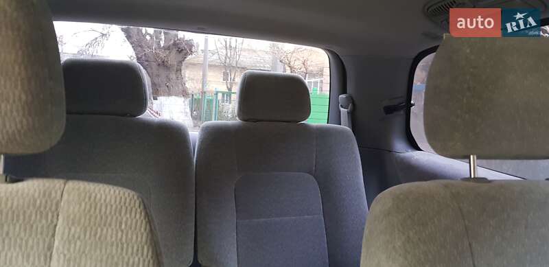 Мінівен Kia Carnival 2004 в Одесі