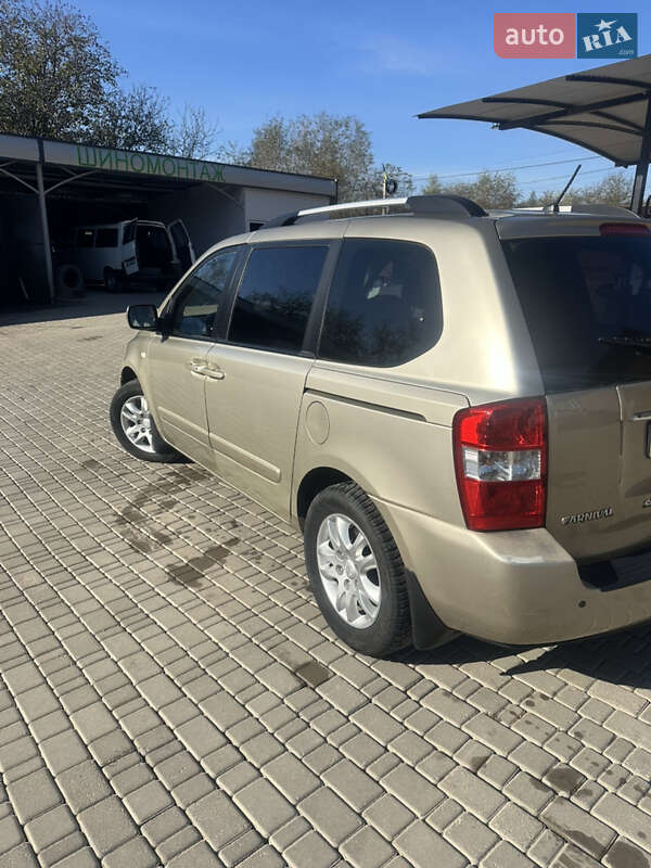 Минивэн Kia Carnival 2008 в Черновцах