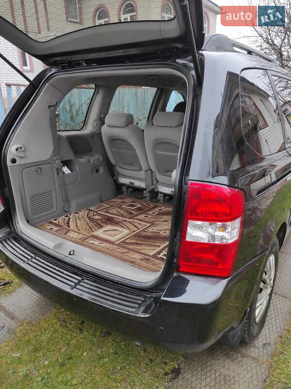 Мінівен Kia Carnival 2006 в Чернігові