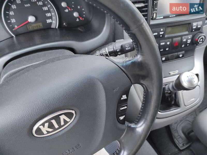 Мінівен Kia Carnival 2006 в Чернігові