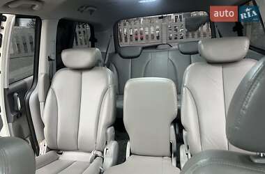 Мінівен Kia Carnival 2011 в Харкові