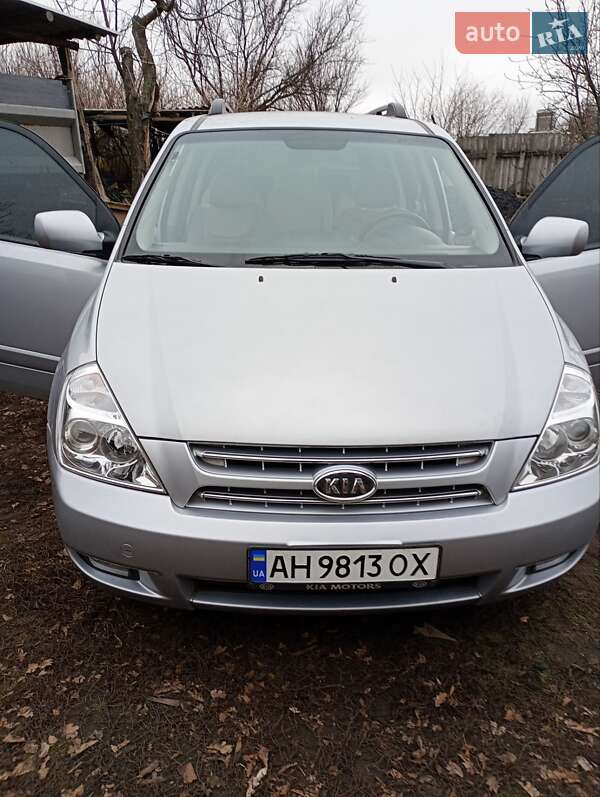 Минивэн Kia Carnival 2008 в 