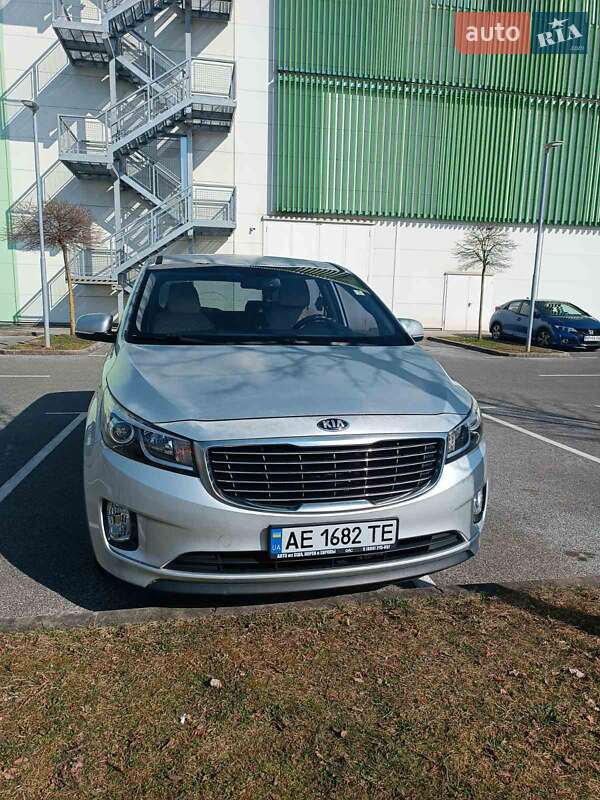 Минивэн Kia Carnival 2016 в Днепре