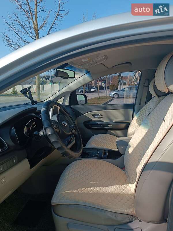 Минивэн Kia Carnival 2016 в Днепре