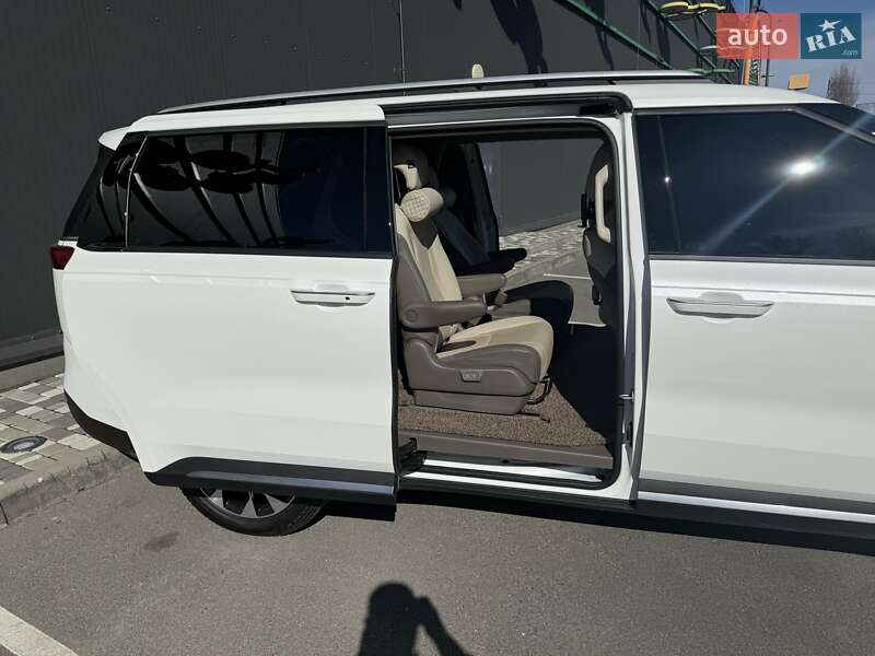 Минивэн Kia Carnival 2022 в Киеве