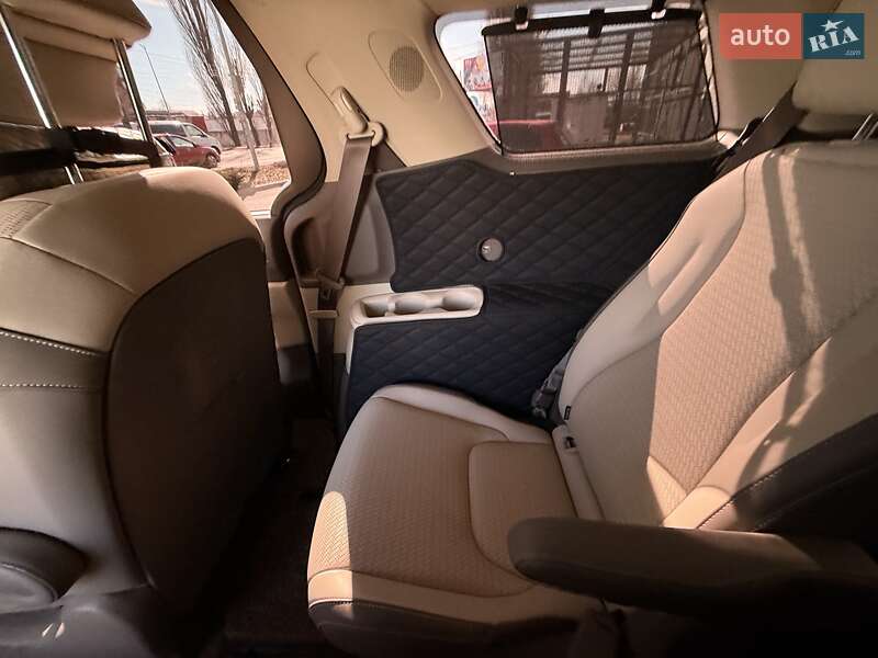 Минивэн Kia Carnival 2022 в Киеве