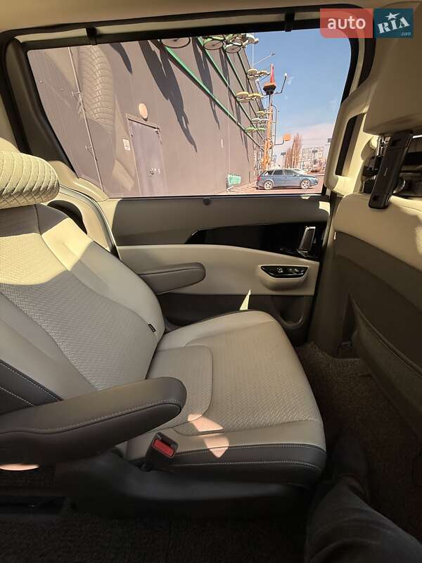 Минивэн Kia Carnival 2022 в Киеве