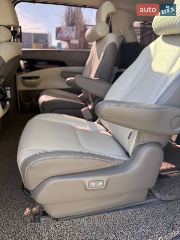 Минивэн Kia Carnival 2022 в Киеве