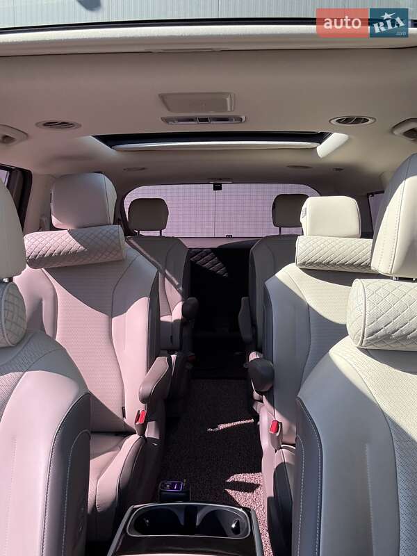 Минивэн Kia Carnival 2022 в Киеве