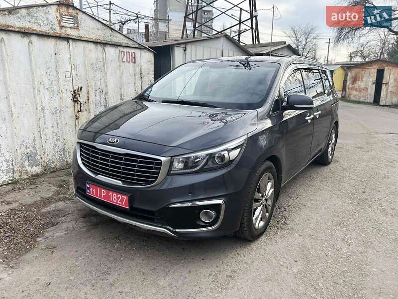 Минивэн Kia Carnival 2018 в 