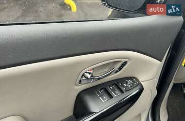 Минивэн Kia Carnival 2018 в 