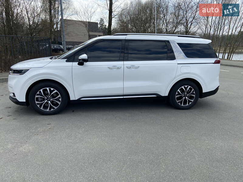 Минивэн Kia Carnival 2023 в Киеве