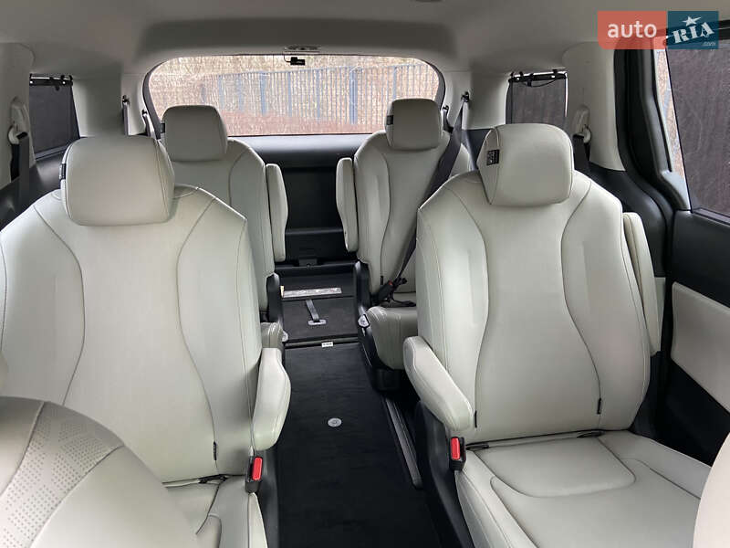 Минивэн Kia Carnival 2023 в Киеве