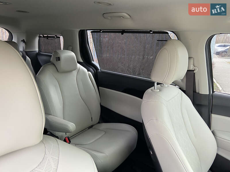 Минивэн Kia Carnival 2023 в Киеве