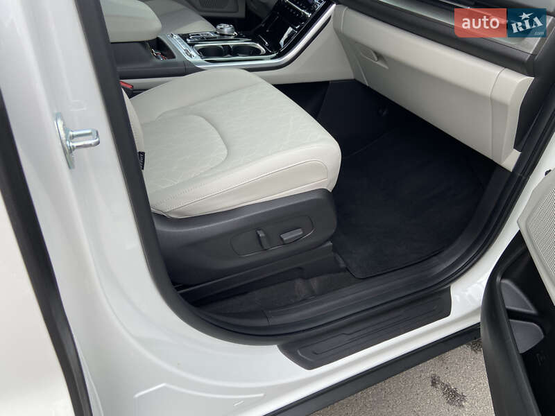 Минивэн Kia Carnival 2023 в Киеве