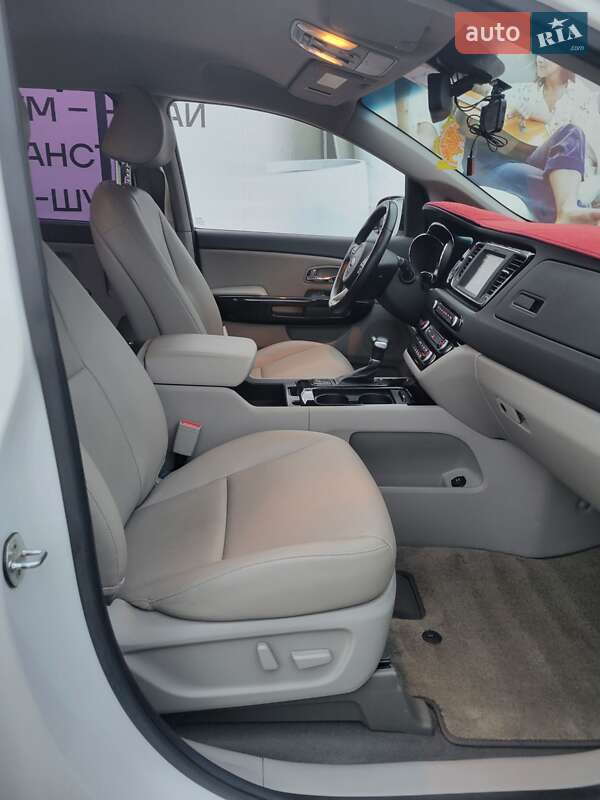 Мінівен Kia Carnival 2017 в Одесі