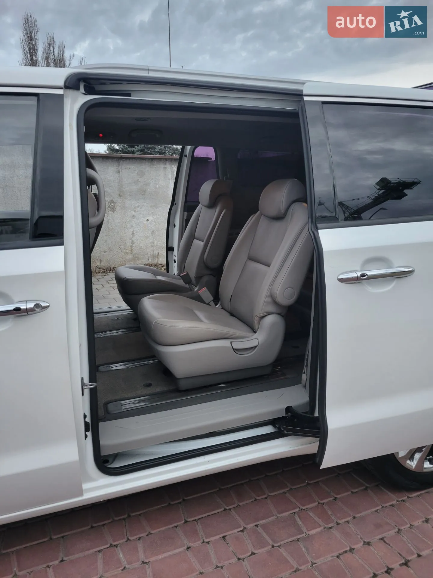 2017 Kia Carnival - мініатюра 9