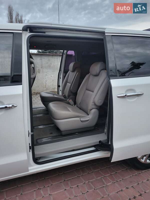 Мінівен Kia Carnival 2017 в Одесі