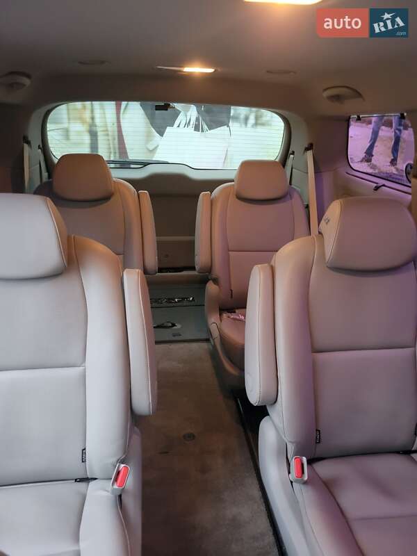 Мінівен Kia Carnival 2017 в Одесі