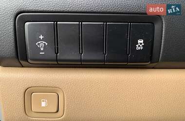 Минивэн Kia Carnival 2017 в 
