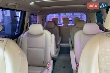 Минивэн Kia Carnival 2017 в 