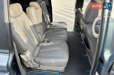 Минивэн Kia Carnival 2006 в 
