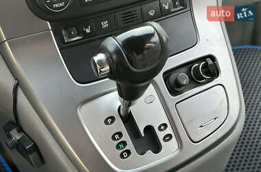 Минивэн Kia Carnival 2006 в 