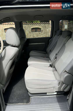 Минивэн Kia Carnival 2012 в 