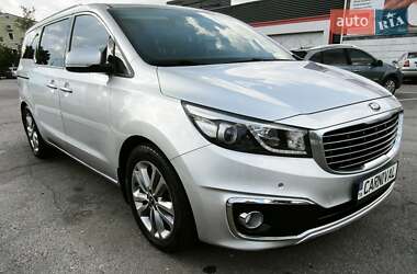 Минивэн Kia Carnival 2015 в 