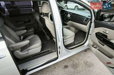 Минивэн Kia Carnival 2015 в 