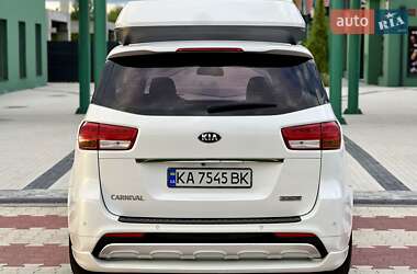 Мінівен Kia Carnival 2017 в 