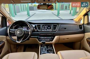 Мінівен Kia Carnival 2017 в 