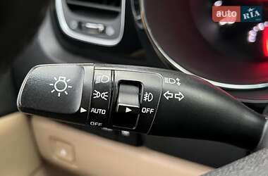 Мінівен Kia Carnival 2017 в 
