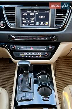 Мінівен Kia Carnival 2017 в 